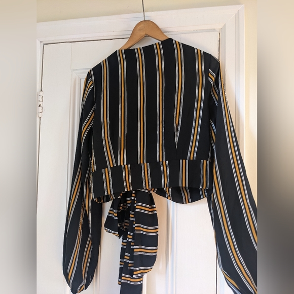 Cropped wrap top - Picture 2 of 3